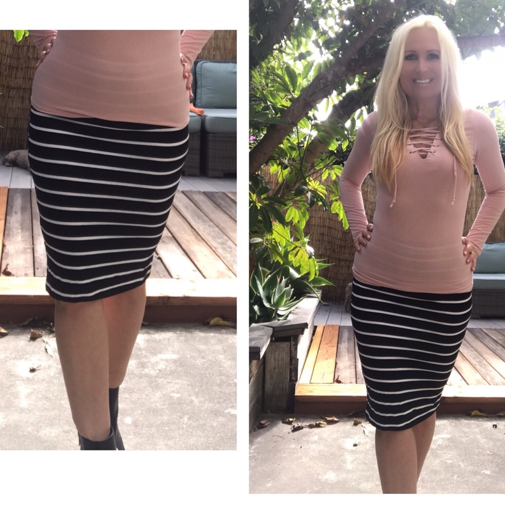 ☕️Perfect Striped Midi Skirt 🤩 - Picture 2 of 3